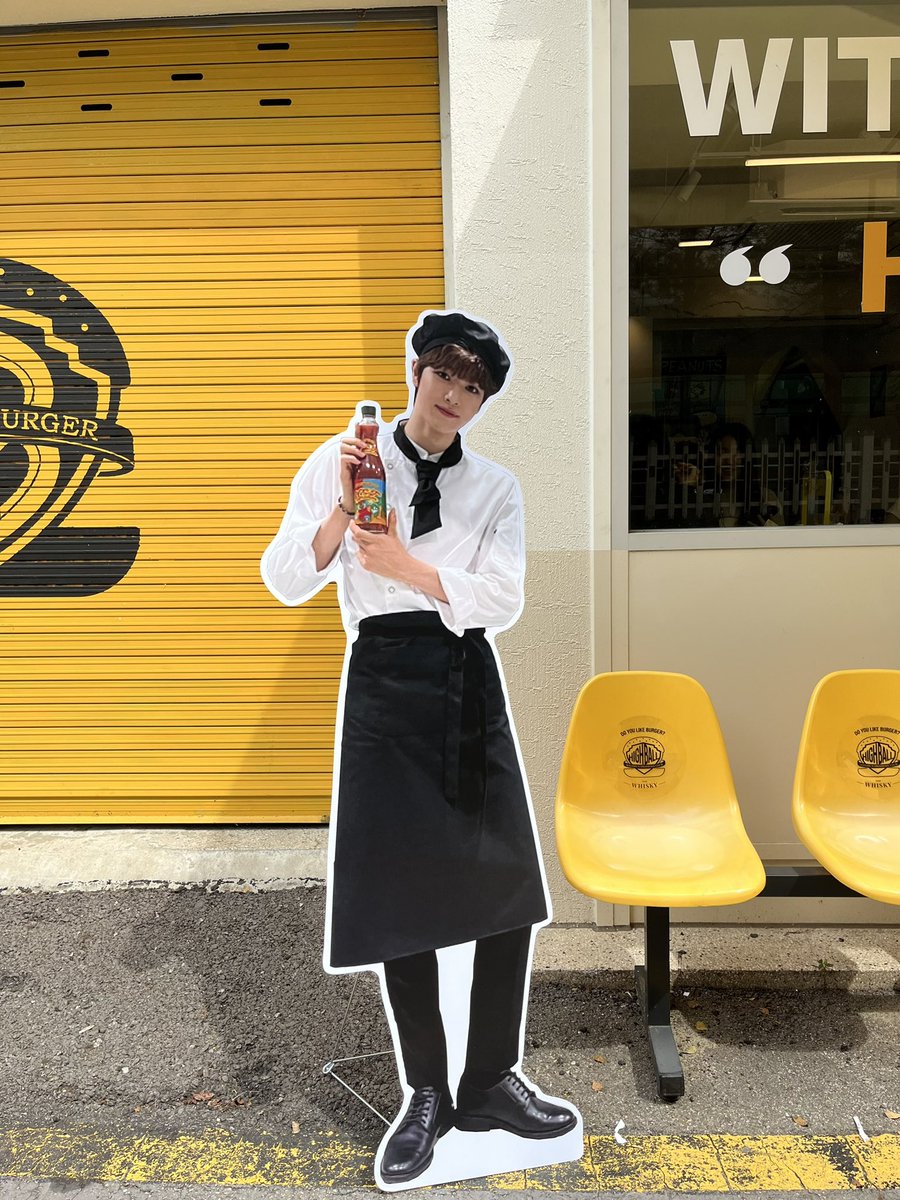 22insoul's tweet photo. 💛𝙒𝙄𝙏𝙃 𝘾𝙃𝘼𝙉💛
🍟성수 '위드번'
버거러버인 성찬이 덕분에 햄버거 맛집에서 햄버거도 먹어보고 나 출세했다아🙃 개인적으로 바질처돌이라 무조건 프레시바질로 선택!
우린 생카 버거집에서 한다 짱이지? 
성찬이도 먹어보면 참 좋을텐데😆 
#자_찍어_치즈버거
#I_WANTANDLOVEYOU_MORE https://t.co/EwodcrqGsZ