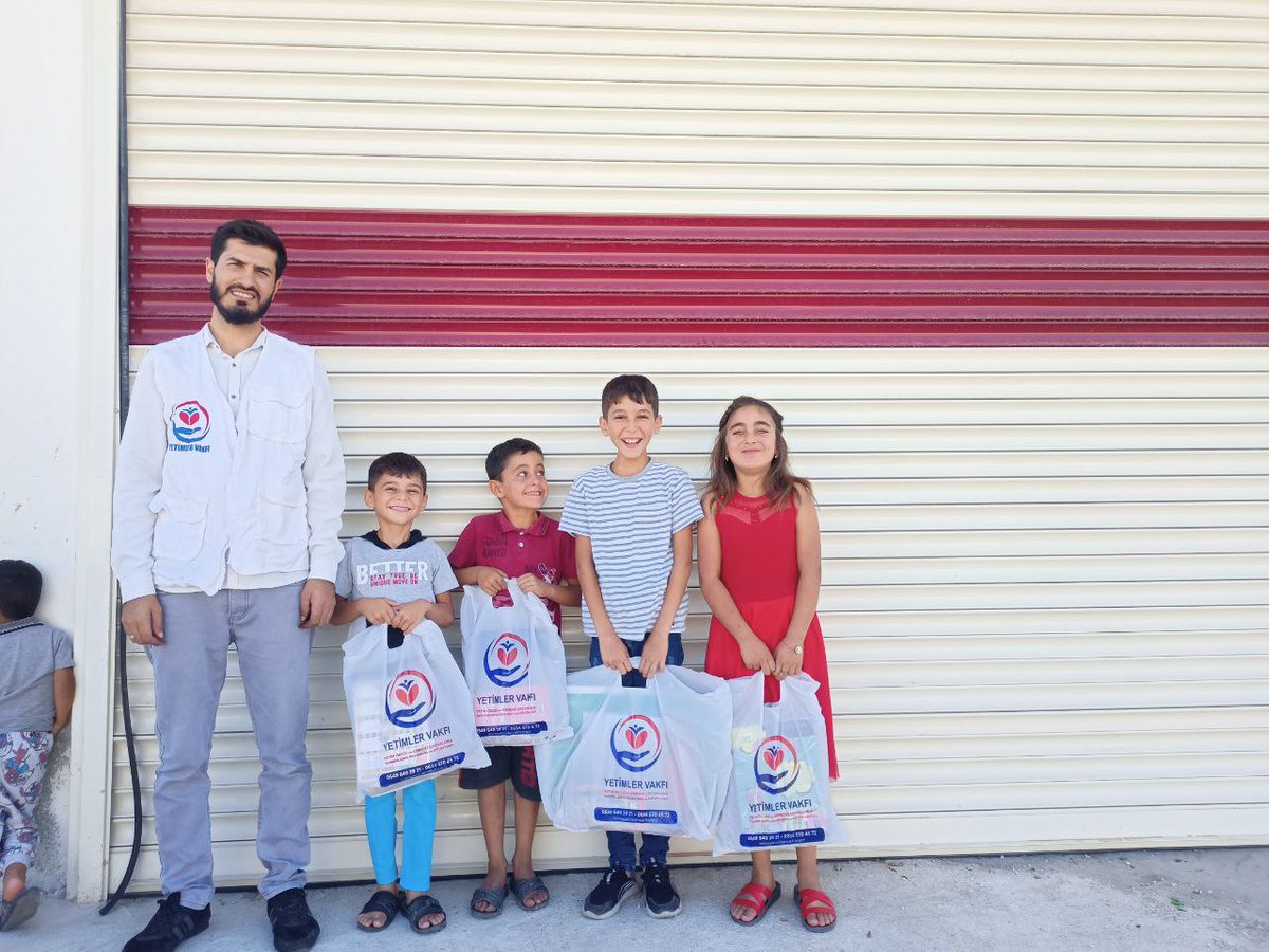 YetimlerVakfim's tweet photo. Yetimler Vakfı hani ilçe temsilciliğimiz tarafından onlarca yetim kardeşimize kırtasiye malzemesi dağıtıldı. Allah hayırseverlerimizin yardımlarını kabul etsin.
İletişim:

📱0549 540 29 21

🌐https://t.co/owq9n2qZcW https://t.co/paR8S2RMam
