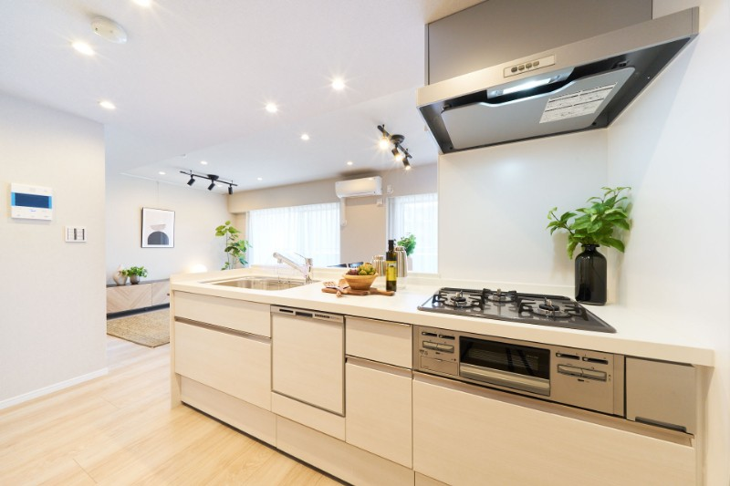 JpnRealtySTARTS's tweet photo. South-facing 3BR 10min to #Nippa station, #Yokohama city.
Price: JPY43.9M ≒ USD307K ≒ EUR303K
Structure: RCS
Built: Feb 1999
Size: 70.22m2 / 755.84ft2
#renovation #washdisher #floorheating #YokohamaMunicipalSubwayBlueLine #property #realestate #Kanagawa #Japan #sale https://t.co/lEg3r13wjv
