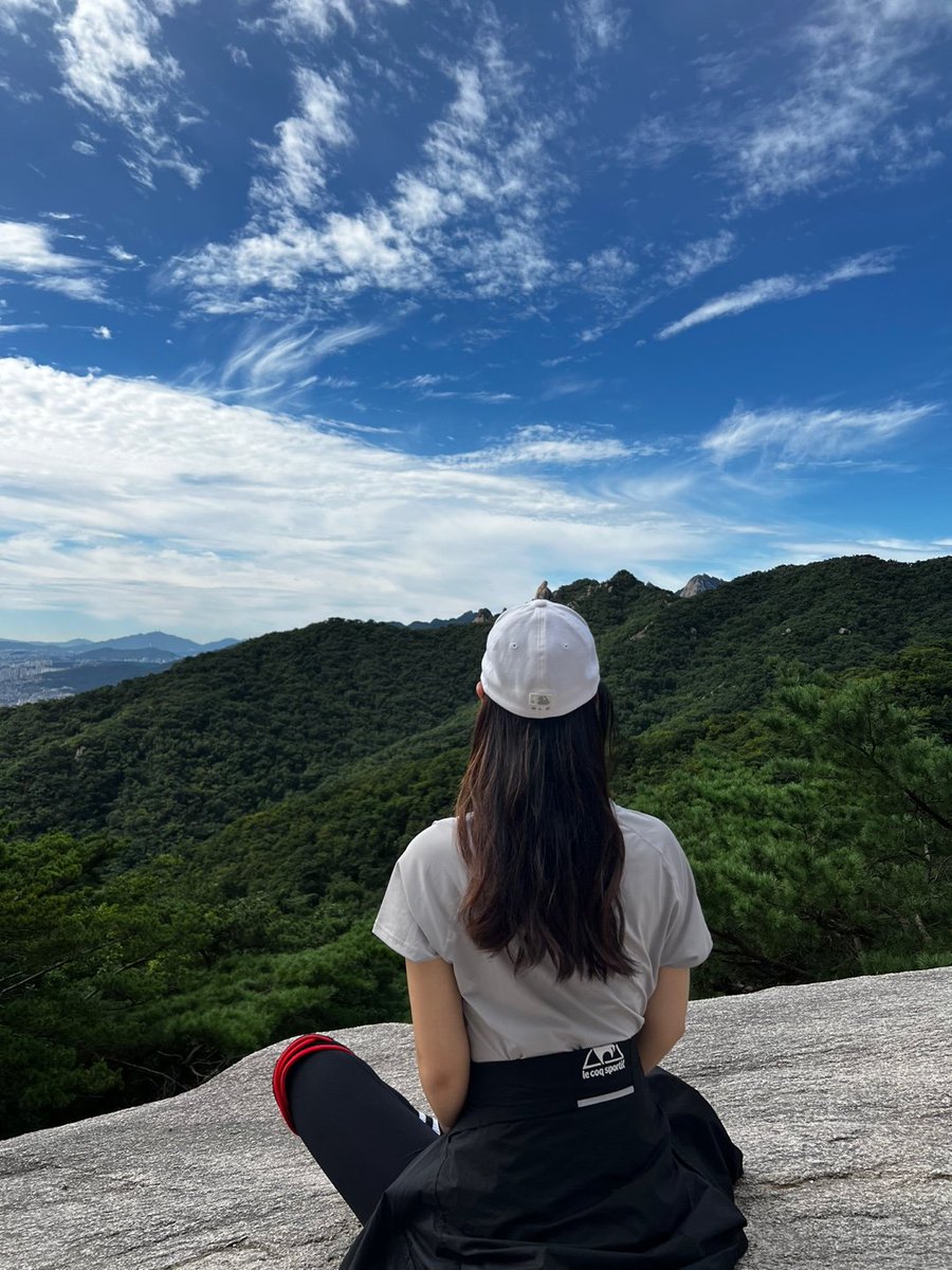Jieun55681198's tweet photo. 푸르른 하늘과 거대한 암석이 환상적이었던
#도봉산 #hikingadventures #seoultracking https://t.co/j9vI2mkwo2