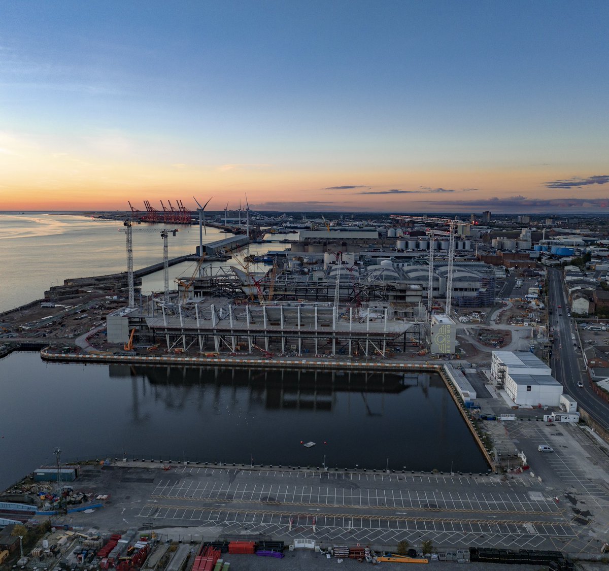 Sunset Over the South Stand
📍Bramley Moore Dock Stadium
.
.
#scousescene  
  #scouse #everton #evertonfc #efc #goodisonpark #evertonfcfans #footballstadium #premierleague #soccer #soccerstadium #coyb #liverpoolecho #bramleymooredock #merseyside #bramleymooredockstadium @everton