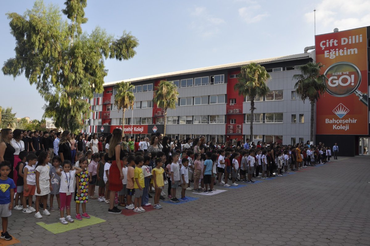 BhcIsk's tweet photo. 2022-2023 Eğitim ve öğretim dönemi tüm heyecanıyla başladı.Tüm öğretmenlerimize ve öğrencilerimize başarılı bir eğitim ve öğretim yılı diliyoruz.
#okuladonmekguzeldir #bahcesehirkoleji
@bahcesehir_k12
@osmanzekiozger @ucannmustafa @AyeglCesur https://t.co/sWJCE6imrZ