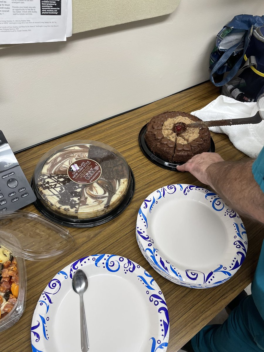 fayeetee's tweet photo. So grateful for my baby on my main day. and to my co-workers even if It wasnt my birthday anymore they still wanted to celebrate my birthday. 😭 y’all my CNA’s are the shit. They were just so happy I wasn’t on vacation anymore. lol https://t.co/F8qlBZDOv4