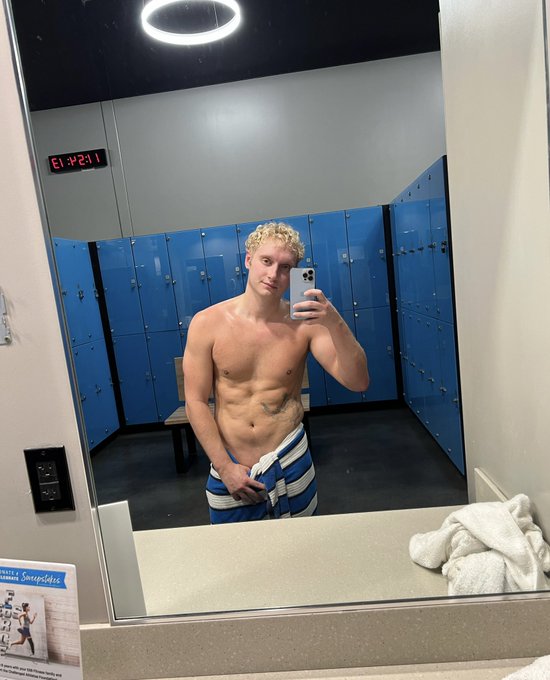 Late night gym session 💪🏼 https://t.co/zghq2a4rE9<a href="/tag/maskup"class="tags"><span>#maskup</span></a><a href="/tag/covid"class="tags"><span>#covid</span></a><a href="/tag/onlytookoffforpic"class="tags"><span>#onlytookoffforpic</span></a>