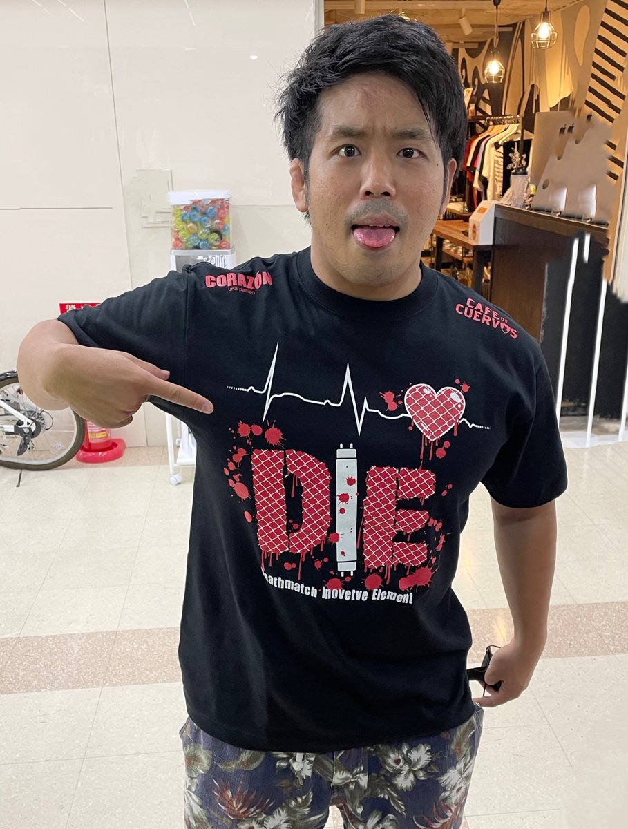 DEPORTES_SHOP's tweet photo. 【#CORZON】D.I.E(Deathmatch Inovetve Element)とCORAZONのコラボTシャツが先行発売中。　
「D.I.E ×CORZONコラボTシャツ」D.I.Eのロゴと心電図がマッチしてますね。CAFE DE CUERVOSのロゴも入ってます。サイズは、M～XXLまで。4,000円(税込）#デポルテス #haveanicedie #佐久田俊行 https://t.co/Tf6cSBNLdH