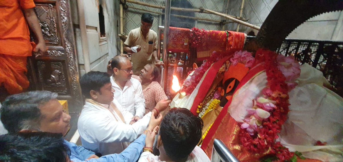 BJP4Bengal's tweet photo. রাজ্যবাসীর মঙ্গল কামনায় কালীঘাটের কালী মায়ের মন্দিরে পুজো দিলেন রাজ্যে সভাপতি @DrSukantaBJP https://t.co/fkb2mOsfi8