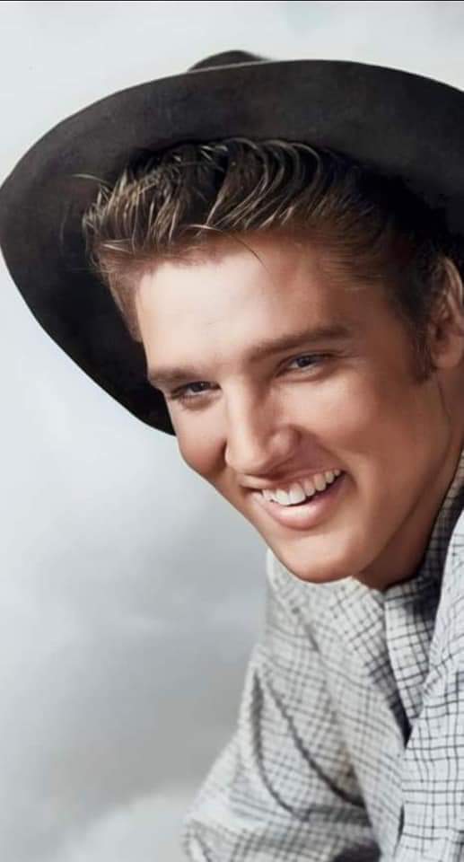 Julielouisesha1's tweet photo. Good morning all have a wonderful Monday  #Elvis2022 https://t.co/DLIWglRhrq
