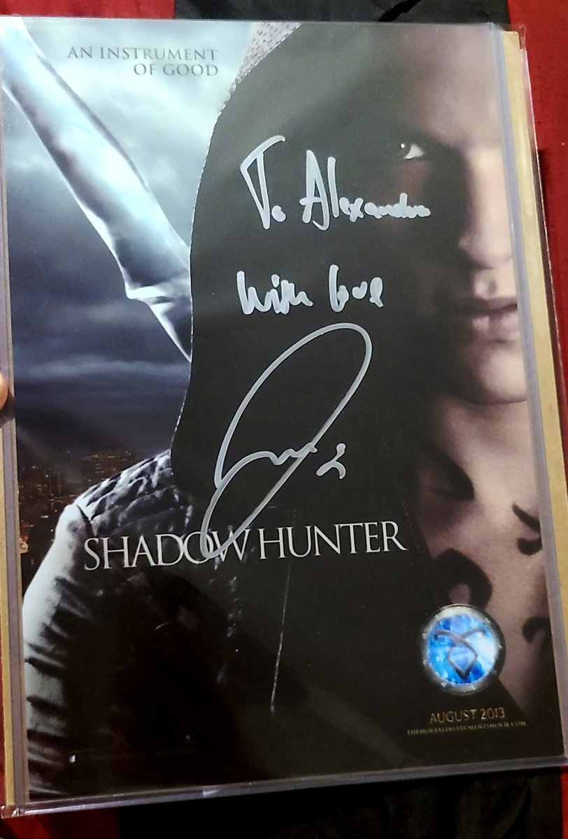 jinxed1985's tweet photo. @Jamiebower ❤️🖤
Finally received my personalized autograph. Was on constant mail watch for it to arrive since Canada con. 
Thank you so much! I will treasure it always.  
Hopefully will get to meet you for a US event someday? (Florida in particular) 😉 
'With love' to you. xxxxx https://t.co/VbmmOM7zh1