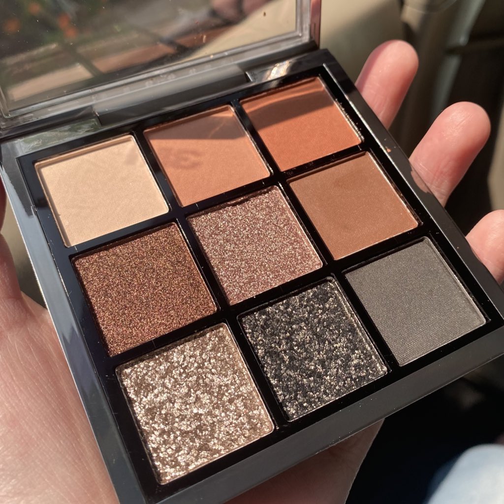 hi__itsnat's tweet photo. ✨Best Eyeshadow to Invest for Beginner✨

Sumpah ya, kalian WAJIB BANGET coba paling gak punya 1 palette dari LA Girl😭

Pilihan warnanya wearable banget dan formulanya menurutku paling oke banget dan harganya murah😭♥️✨ https://t.co/Bjo8cThq6g