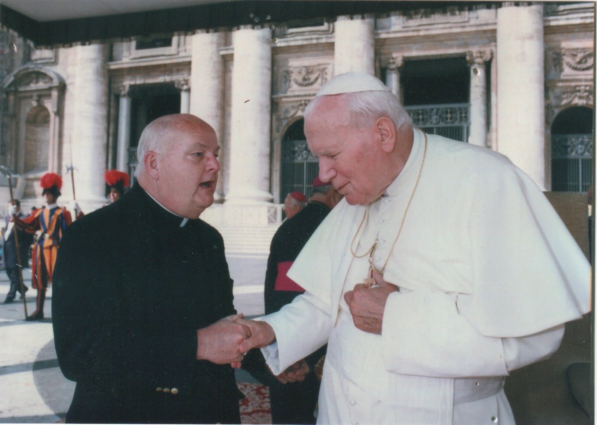 PsyGenealogist's tweet photo. My great uncle, Rev. Msgr. Eugene A. Sears (1932-2021). With #PopeJohnPaulII. Eugene was the younger brother to my grandmother, Betty Grace Sears Hanley (1924-1981).

#CatholicChurch #Pope #genealogy https://t.co/kTROkMdgN1