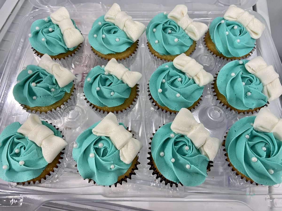 sugarnchic's tweet photo. Hi all! My name is Mercedes, I am the owner of Sugar N’ Chic. I am a self taught baker out of Houston. I specialize in cakes, cupcakes, and treats. Book with me for your next event! #houstontx #houstoncakes #happybirthday #houstonbaker #sugarnchic https://t.co/fPAnB3TaFc