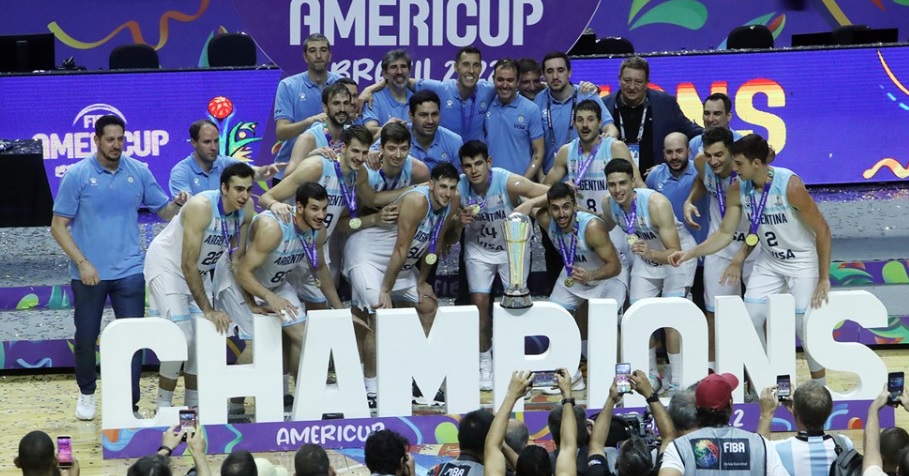 marcapersonalsf's tweet photo. Con Delfino, Brussino, Chapero y Gallizzi más el Doc JJ Dere, todos de Santa Fe, @cabboficial es el rey de la @AmeriCup 
https://t.co/mbrOalP4ez https://t.co/7gVCEDHCuS