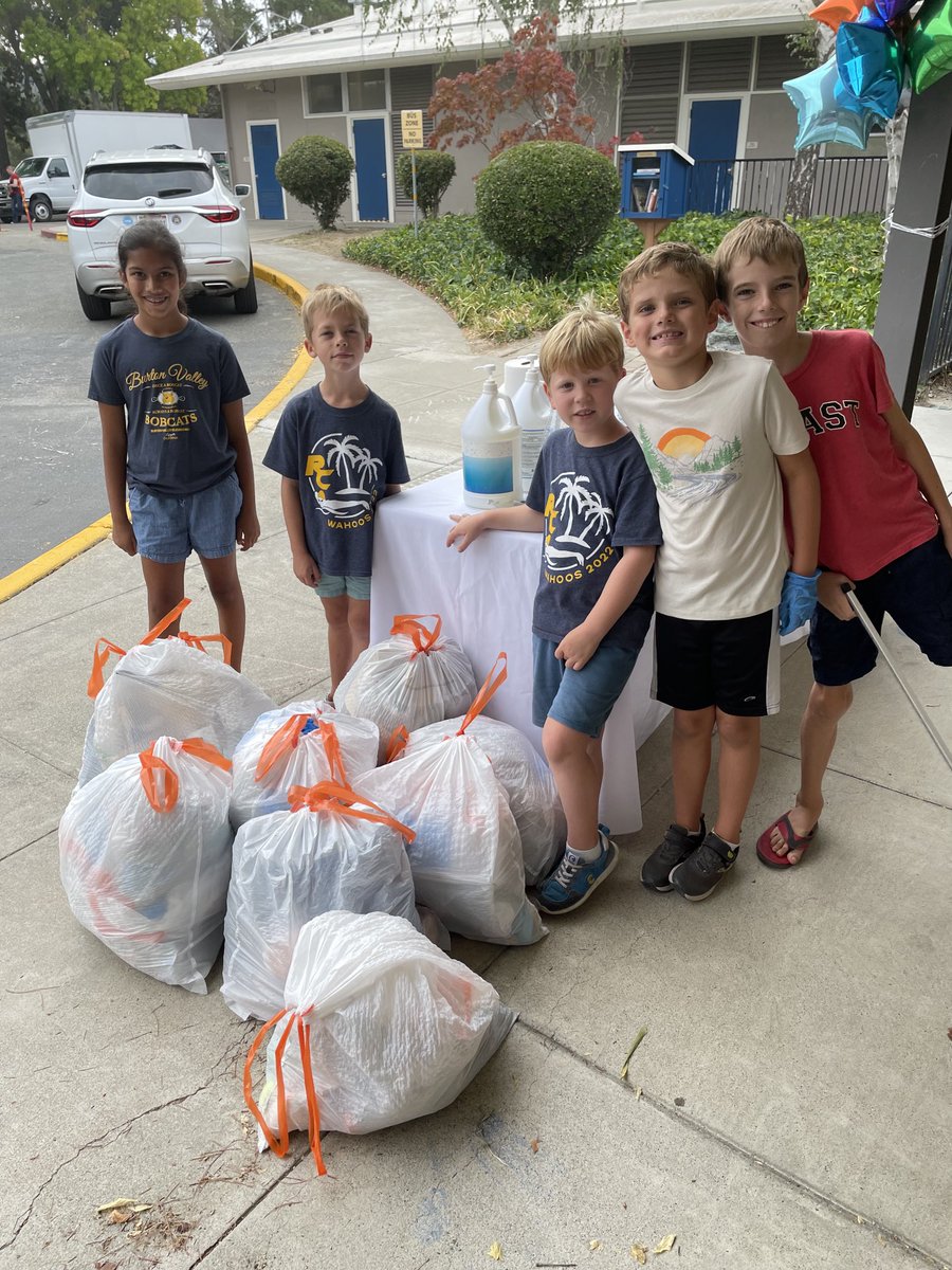 BVEBobcats's tweet photo. Campus clean up was a success! Thank you to all of the families who came out to help! #bekind21 #lafsd https://t.co/sTvh7D8Lqi