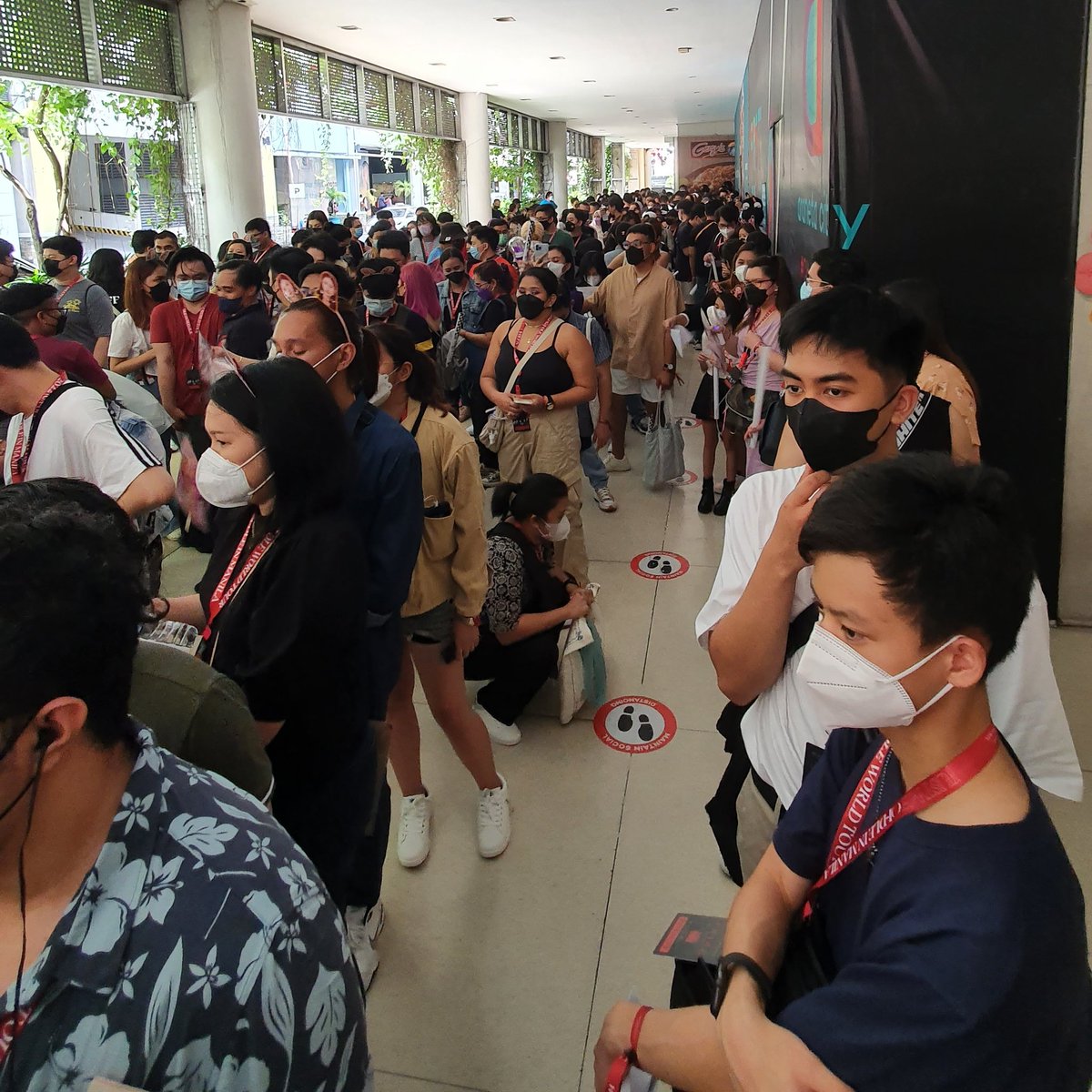 OhyoOKShoppePH's tweet photo. Almost 4 hrs. standing and waiting outside the venue then standing from the start until end of the concert. Kala ko bibigay na yung paa ko pero kinaya.😭 

Never sumuko ang mga Nevies, and super sulit and saya ng concert.😊 #GIDLEinManila2022 @G_I_DLE https://t.co/ji7GKyyYBd