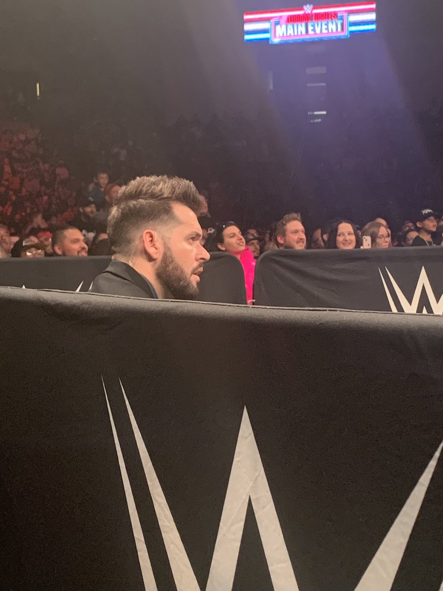 diva_marianita's tweet photo. @AustinMRomero hiii #WWEColoradoSprings https://t.co/yNcgmGuxqC