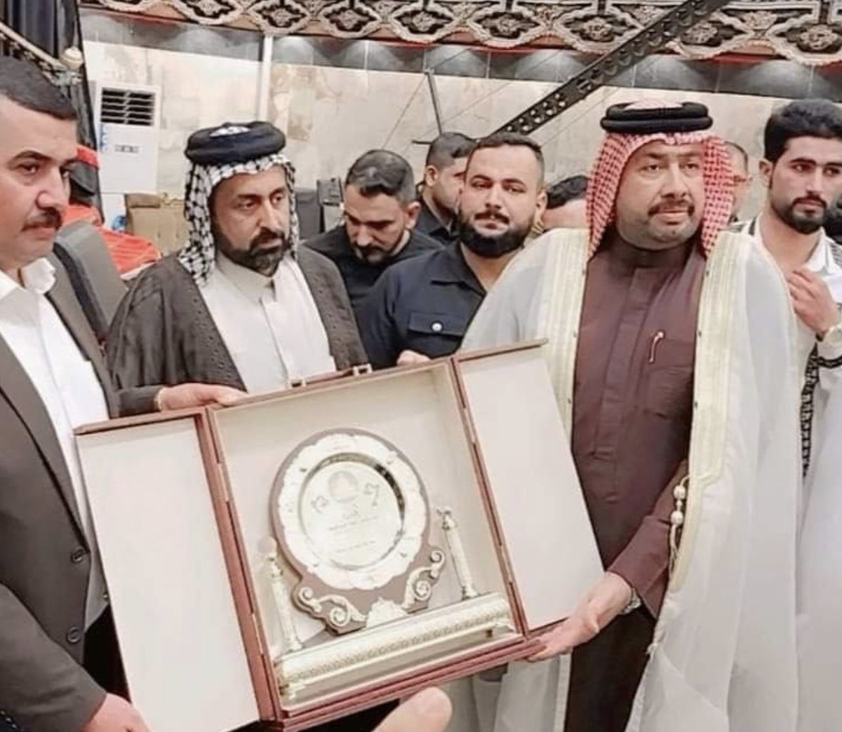 almayaah's tweet photo. جانب من تكريم الاخ مسئول العلاقات العامة الإعلامية للقبيلة الاخ/ ابو جبريل الشحماني - ليلة البارحة ، من قبل الاستاذ/ ركان #الشحماني بدرع التميز والإبداع في الإعلام https://t.co/mLKZsiMSgy