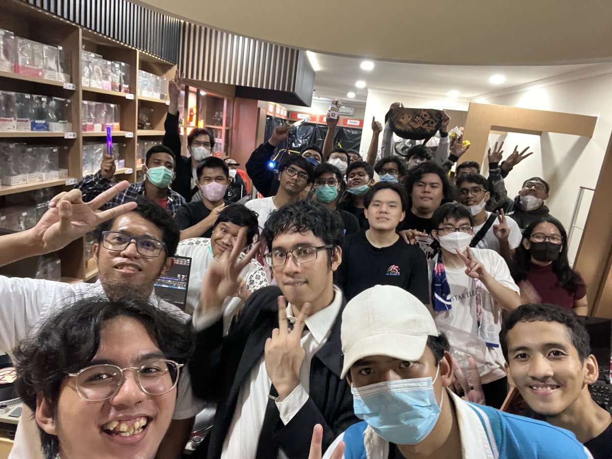 imasIDpro's tweet photo. アイマス最高！！

Until next Time!!
Sampai Jumpa Lagi Nanti!!
またいつか！！

＃MasuPro

credit:
Original Idea:
@vidreynaldi

DJ:
@mixstlh 
@VaeldiP 
@adidkh  
@Kraite3 
@kazusa_2428 
@YurumiNation 

Tech:
@lunatix_8 

Art:
@DatenshiP 

Special thanks:
Kyou Hobby Shop https://t.co/uFhrzs51nm