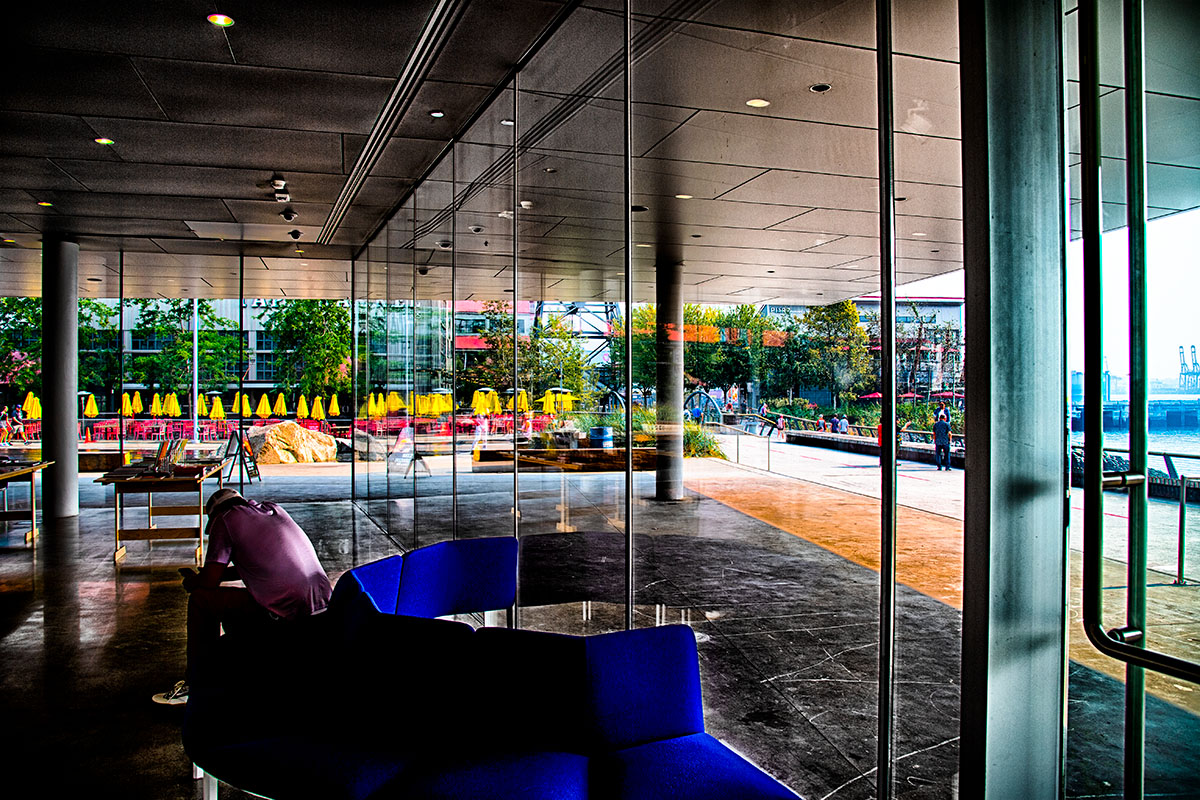 bigsnit's tweet photo. Looking out from the lobby of the Polygon Gallery, North Vancouver. #polygongallery #northvancouver #reflections #glass #windows #insidelookingout #bc #britishcolumbia #vancouversnorthshore #vancouverisaweseom #canada https://t.co/FPiFXciQJA