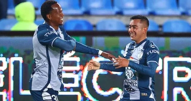 futbolecuador's tweet photo. ¡Golazo de Romario Ibarra en paliza de #Pachuca sobre el equipo de su hermano! (VIDEO). Los Tuzos despedazaron al #TijuanaFC que contó con Renato sólo para la variante https://t.co/yZFRpspnG4 https://t.co/R31NiahJxc