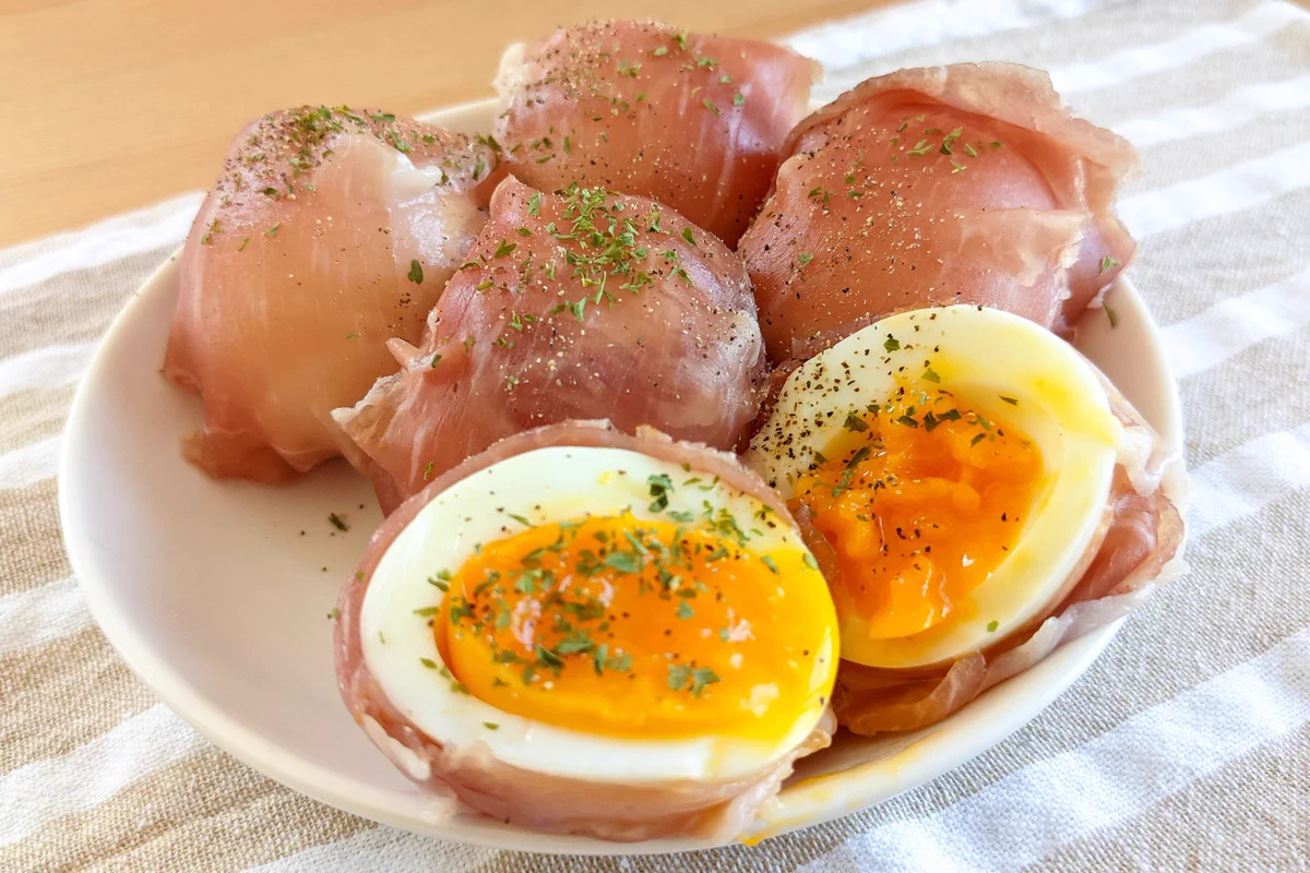 この組み合わせはぱくぱく食べられちゃいそうなくらい美味しそう！生ハム×半熟ゆで卵レシピ！