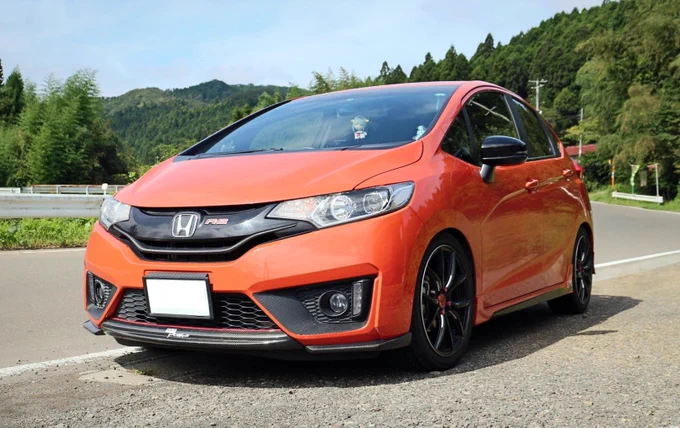 急に以前乗っていた車の事を思い出してしまった地味に6速だったし最終的にHKS車高調とかJ'Sマフラー入れてこれはこれでけっこう楽しかったなぁ 