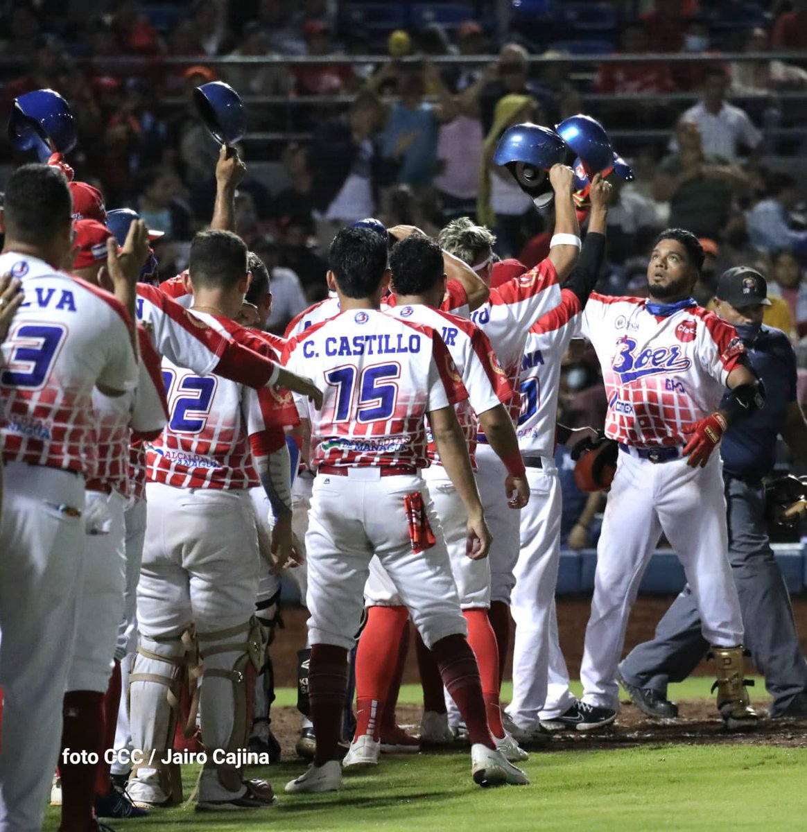 Nicaragua905's tweet photo. #LaRed905 || En el 4to partido de la serie final del campeonato Germán Pomares, Dantos vs Bóer.
El equipo del Bóer marca 6 y los Dantos 4
#béisbol
#Nicaragua
#boer
#dantos
👇👇👇
Ver galería fotográfica: RD Comunicadores. https://t.co/QDT6lxSbJj