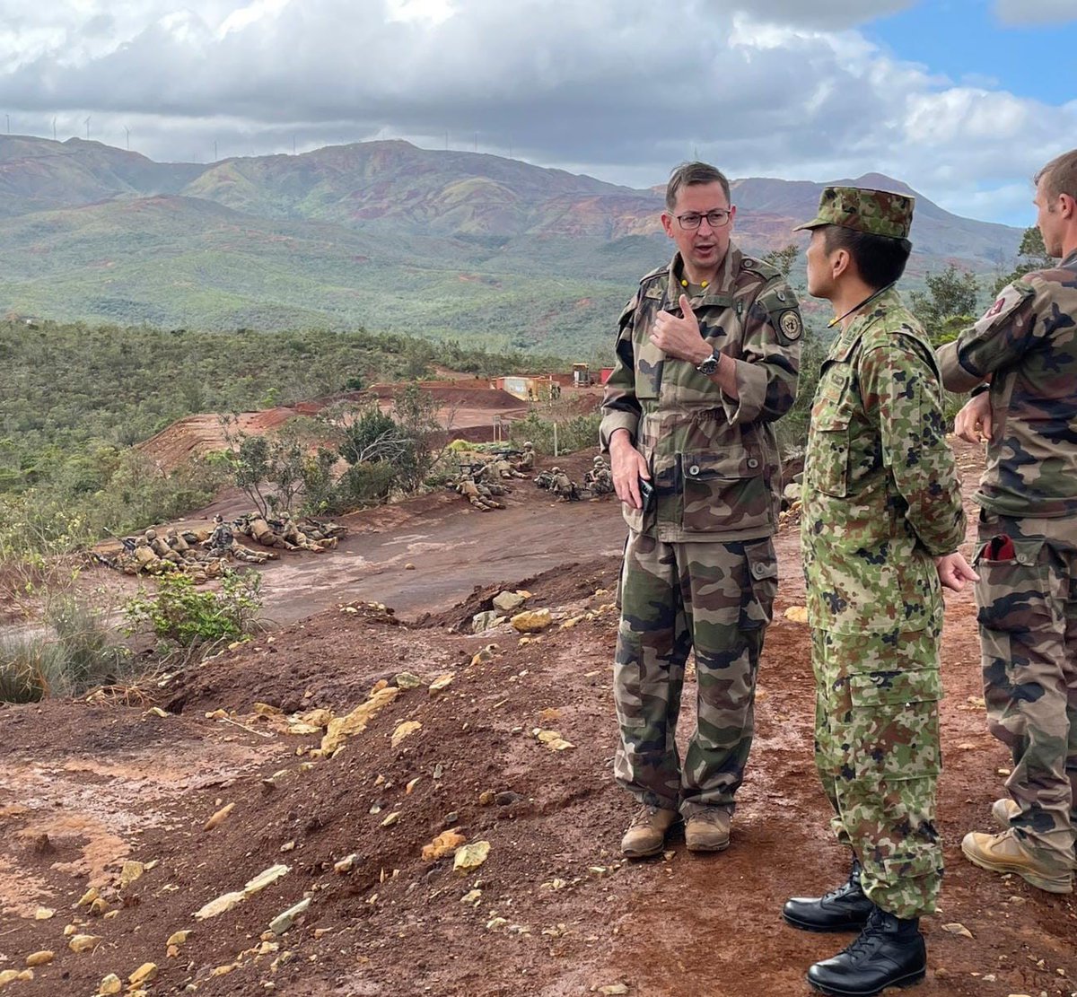 ambafrancejp's tweet photo. Une délégation 🇯🇵 #JGSDF s'est rendue en Nouvelle-Calédonie du 4 au 9 septembre pour observer l'exercice Garigliano du #RIMaP-NC et renforcer la coopération avec @FANC_Officiel 🇫🇷 https://t.co/kfw4DaLxZh