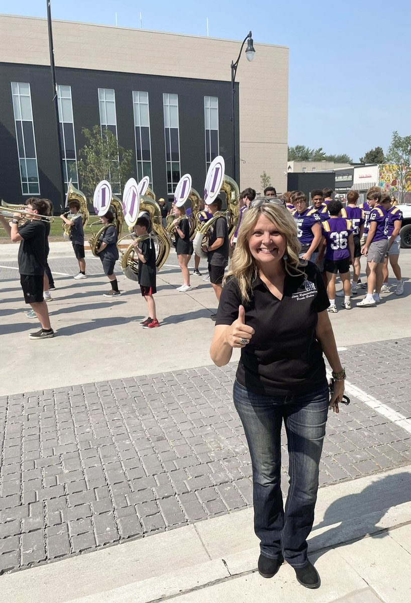 BrookeforIowa's tweet photo. Indianola welcomed RVTV in a big way yesterday! Thank you to everyone who made this day possible. Our community enjoyed coming together having fun both on our town square and at the football field. https://t.co/W4296ladoe