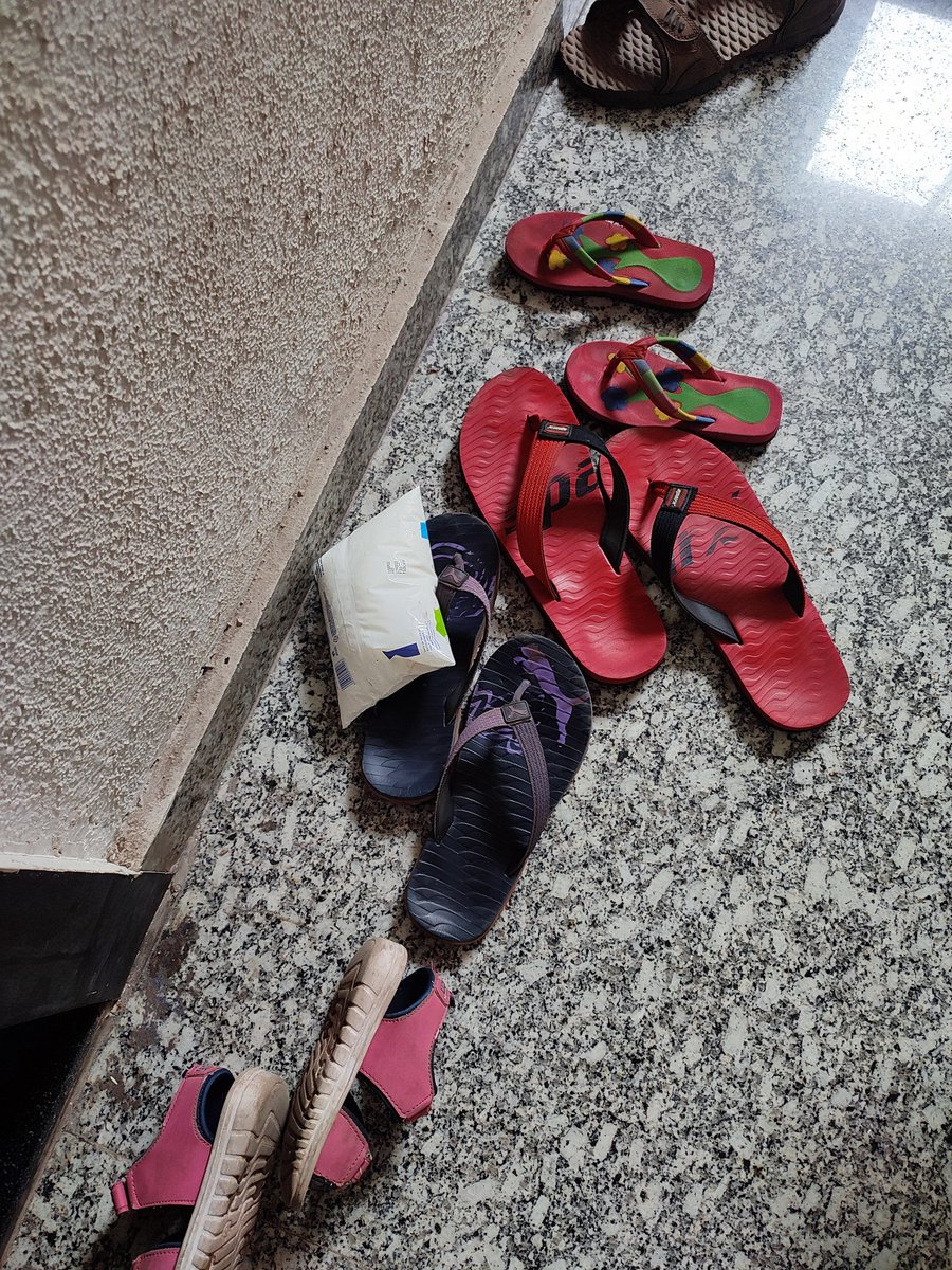 AmuGN5's tweet photo. @bigbasket_com @bbdaily @bbnow_bigbasket 
Inspite of multiple complaints to customer care,the way milk packets are delivered is highly frustrating. Instead of putting in the bag, the packets are always lying on the floor, in the middle of the walkway. And this is today's photo!!! https://t.co/Q3ehYbqSGm