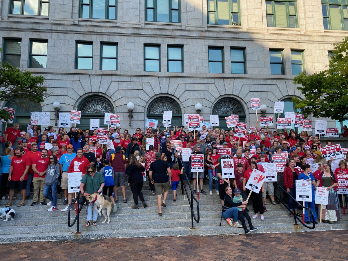mnnurses's tweet photo. Tonight, MNA nurses in Duluth gathered with community members and the Twin Ports Union family to rally together on the eve of our historic strike. Watch here: https://t.co/2zDaGQmrLb

#Striketember #UnionStrong #PatientsBeforeProfits #SupportNurses #SafeStaffingSavesLives https://t.co/hstRVTwvHa