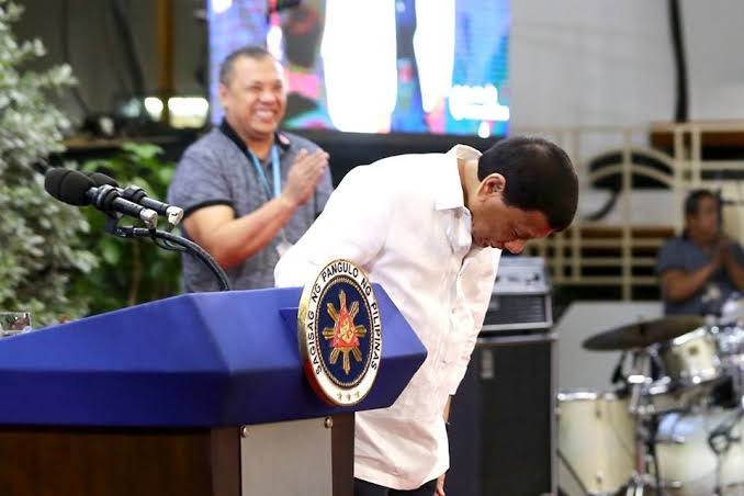 AlfredoGenom's tweet photo. The President's bow. 🇵🇭 https://t.co/jIk5Uum9KO