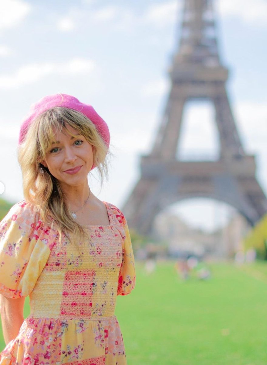 LindseyStirling's tweet photo. Paris is all it’s cracked up to be. All the cressants and baguettes a girl could ever want.
Dress @jessakae
Photo @Rj_Idos https://t.co/fdvNyEVABY