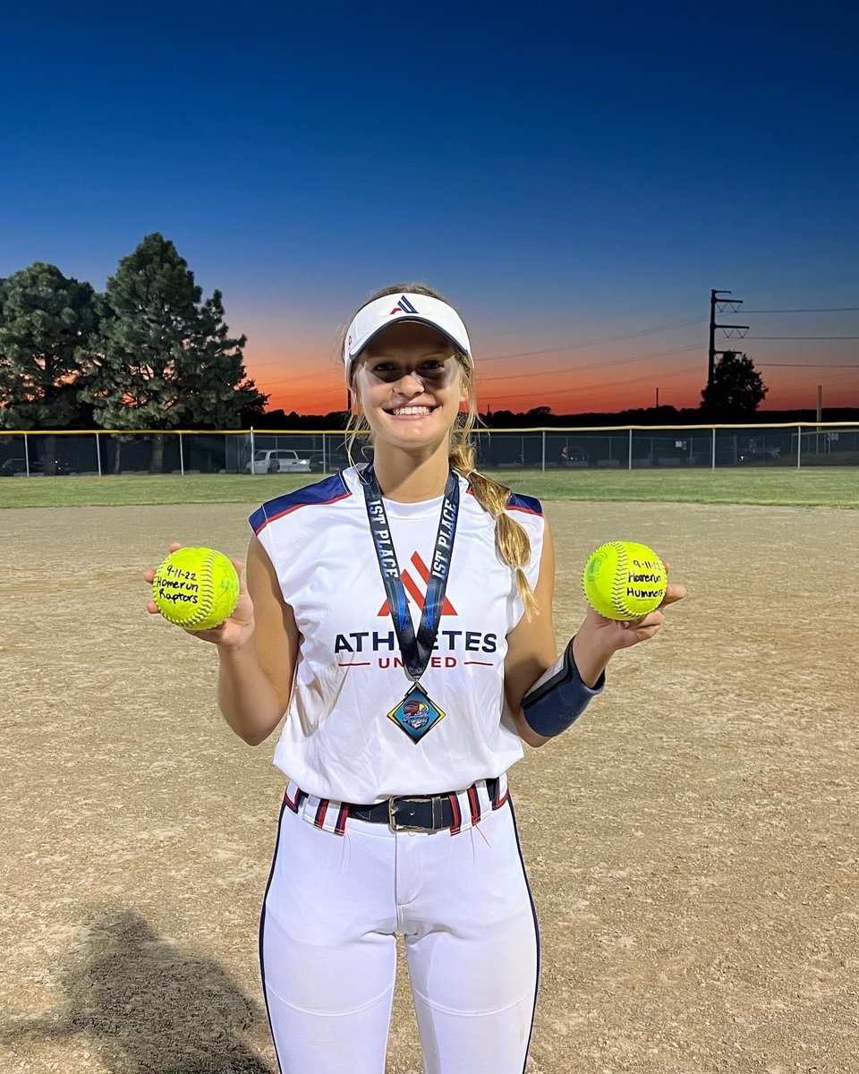 McfallGabi9's tweet photo. 2 home runs on the day ⁦@SoftballSkies⁩ https://t.co/bhBUlqzJCP