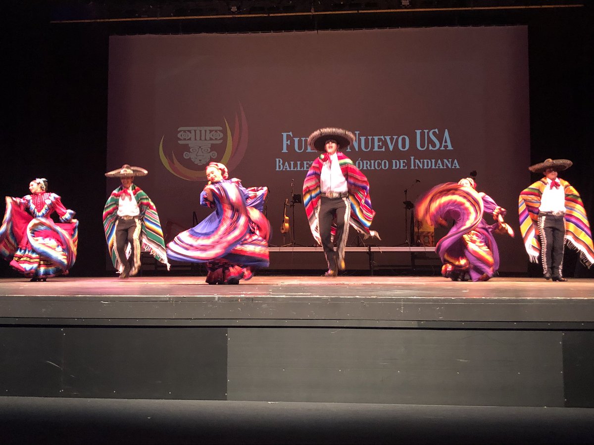 MakiTeramotoS's tweet photo. Mención especial merecen el cuarteto #Nimbe de #Veracruz que tocó en vivo, así como la participación de las organizaciones de ballet folclórico #Norahua de Oklahoma y #FuegoNuevoUSA de #Kokomo, Indiana. https://t.co/SJi4K6hldF