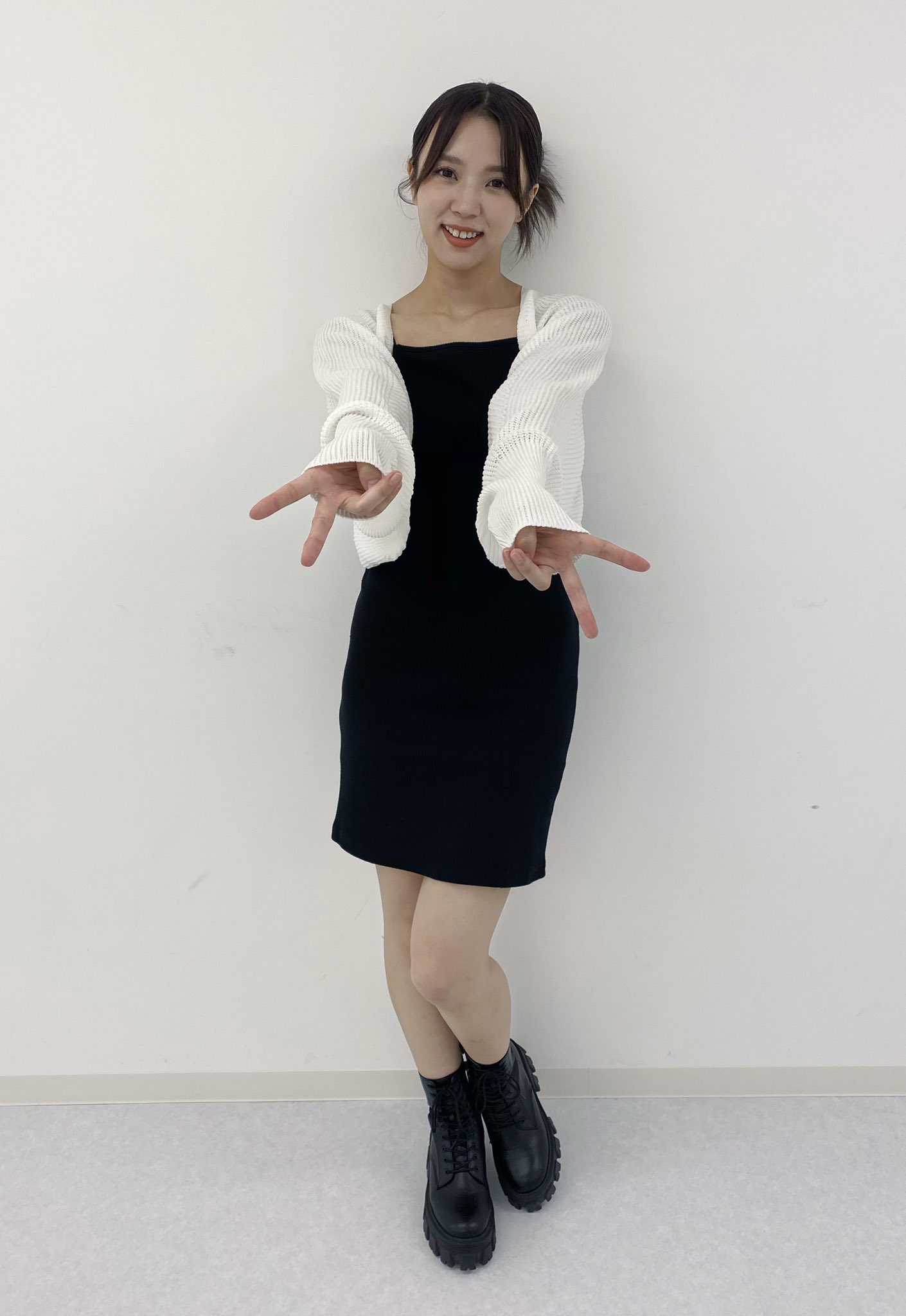 ✨即購入⭕️‼️✨公式サイト掲載✨小林由依さん 制服衣装ver直筆サイン‼️✨本物‼️✨ お ー on X: 