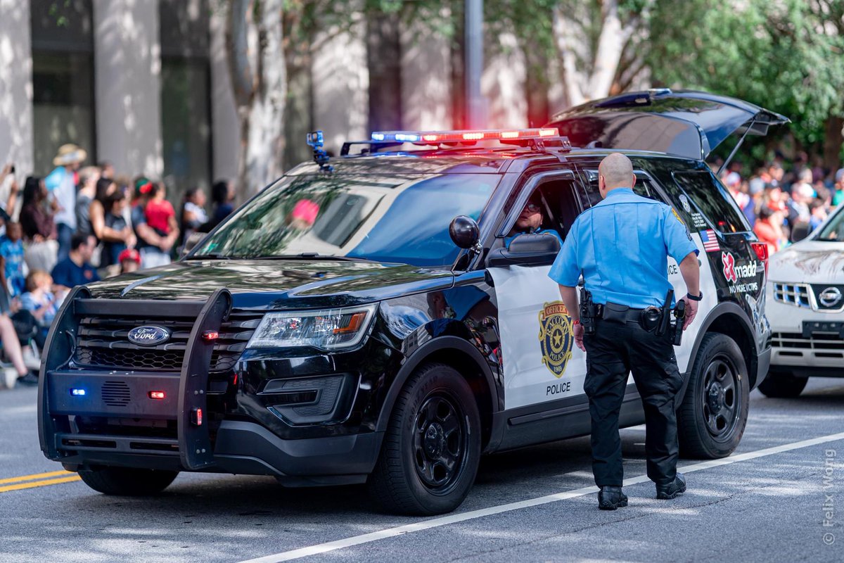 project_raccoon's tweet photo. #raccooncitypolicedepartment #raccooncity #raccooncitypolice #policeinterceptor #policeinterceptorutility #residentevil #residentevil2 #leonskennedy #umbrella #umbrellacorporation #umbrellacorp #zombies #capcom #sony #welcometoraccooncity #dragoncon2022 #dragoncon #atl https://t.co/HneXclAFW5