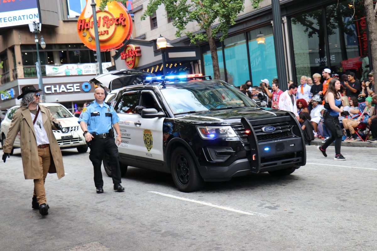 project_raccoon's tweet photo. #raccooncitypolicedepartment #raccooncity #raccooncitypolice #policeinterceptor #policeinterceptorutility #residentevil #residentevil2 #leonskennedy #umbrella #umbrellacorporation #umbrellacorp #zombies #capcom #sony #welcometoraccooncity #dragoncon2022 #dragoncon #atl https://t.co/7UANUarCRF