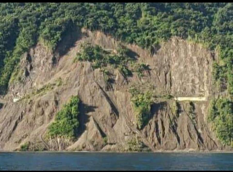 piaregion2's tweet photo. 🚧ROAD CLOSURE🚧
As of Sept 12, 7:00 AM

The DPWH Regional Office No. 1 informs the public that a MAJOR LANDSLIDE happened along at Barangay Pancian in Pagudpud,  Ilocos Norte. ROAD IS CLOSED to all types of vehicles.Clearing operations are ongoing.

#ExplainExplainExplain 📸DPWH https://t.co/WMUUdid8wt
