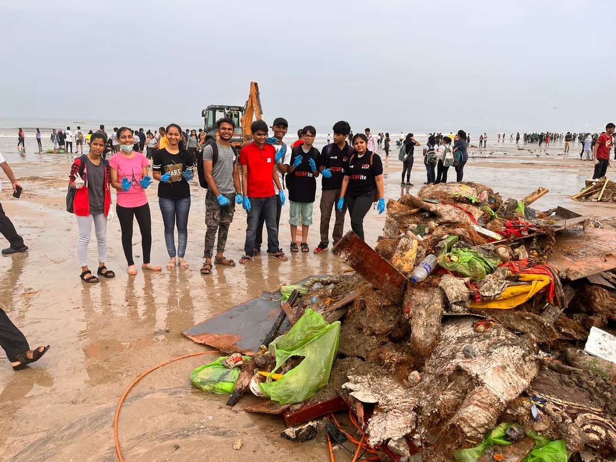 bombayfilmcity's tweet photo. Highlights of #Cleanathon2022
Mega beach clean up drive on Juhu beach supported by @Rotaract3141 in association with @mybmc
(10/09/2022)
#Rotaract #Rotary #BeachCleanupDrive #environnement #RotaractDistrict3141 #rcbf
#ZealForZenith https://t.co/biPKJljWTN