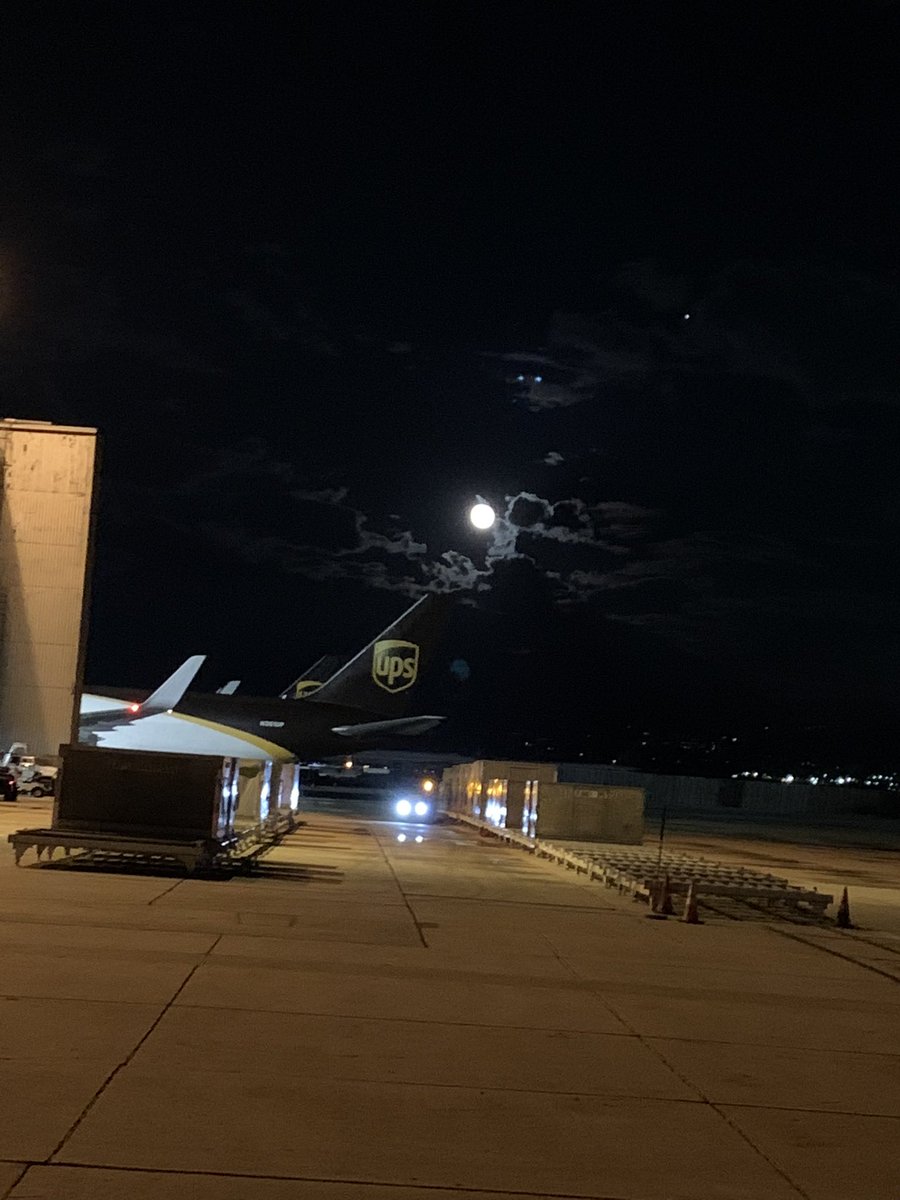 Dodgerdad3's tweet photo. Clouds are moving away rain stopped starting to be a nice night out here in San Bernardino airport getting ready to pull a trailer little Temecula hub #UpsLife https://t.co/FlvbK6xHvH
