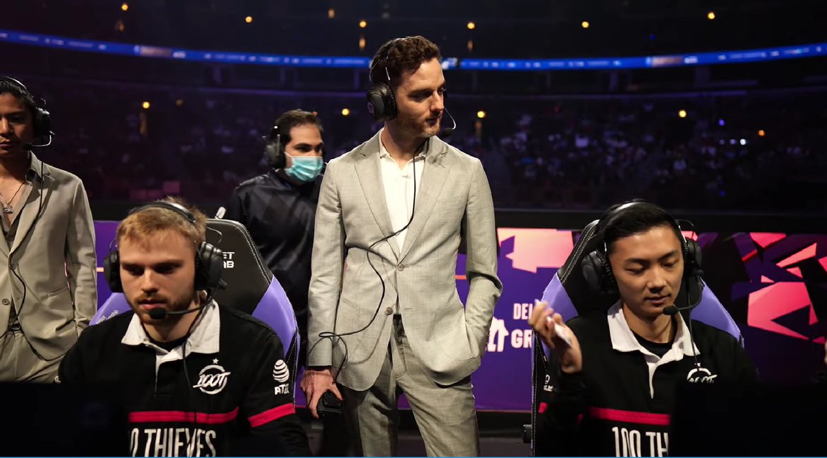 churchofdanny1's tweet photo. Visuals breakdown Pt. 1 of #LCS 
Some of the cameras that were used in yes/todays LIVE BROADCAST were legit movie cameras+operators. if you told me or any of my entertainment friends these SCREENSHOTS from a LIVE stage cam was from a 100 mil budget sports biodoc, we'd believe you https://t.co/czKJnEh1U2