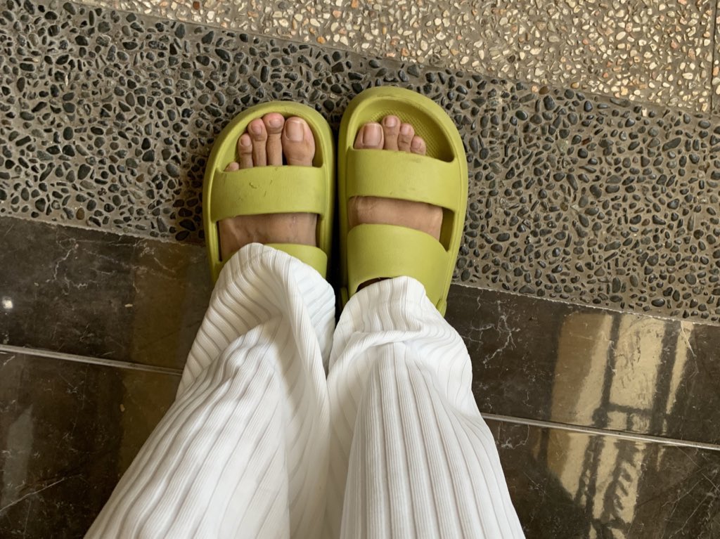 vetraytt's tweet photo. Jujur ini pembelian yg ter worth it 🤍

Avo sandal: https://t.co/0hsBjV5CV0
Cross sandal: https://t.co/XJzJRX3Cps
Knit pants putih tebel anti jeplak: https://t.co/IaUfuCe6p9

#shopeehaul
#racunshopee https://t.co/tTk3HhATIN