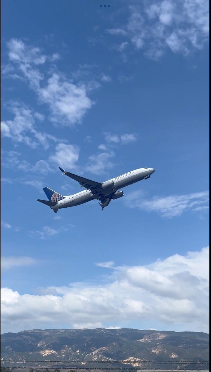 Mbilly12821175's tweet photo. Nice to see the the 737 800 at Santa Barbara Airport from Southwest, United and Alaska #flysba #SantaBarbaraAirport #Planespotting https://t.co/10nNosnXGu