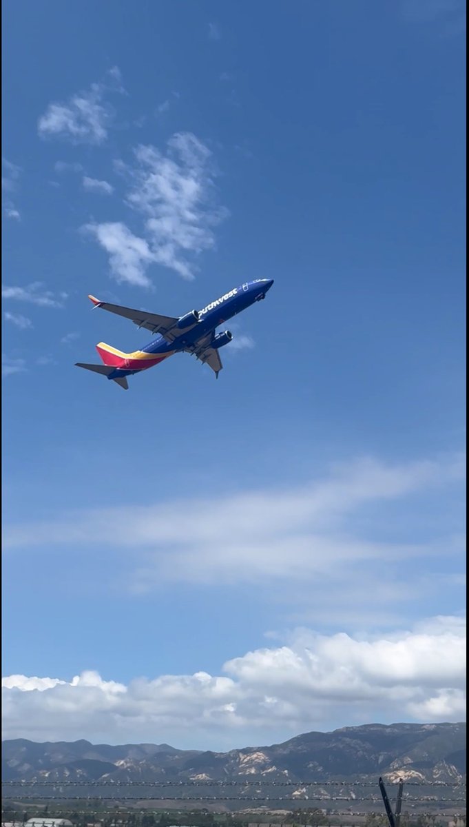 Mbilly12821175's tweet photo. Nice to see the the 737 800 at Santa Barbara Airport from Southwest, United and Alaska #flysba #SantaBarbaraAirport #Planespotting https://t.co/10nNosnXGu