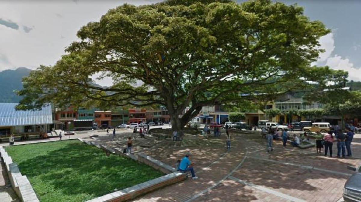 el_carabobeno's tweet photo. Mueren linchadas 4 personas que masacraron a cuatro miembros de una familia en Colombia https://t.co/nm8DfS74qa https://t.co/fuhLmNqNH2