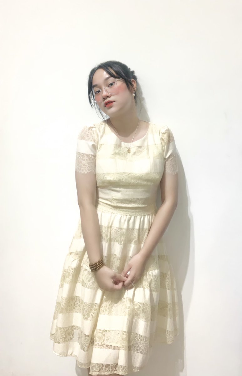 thuytrang1410's tweet photo. Em là….tiaaaa tiaaa nắng trong anh💛 
#mono #emla #thuytrang https://t.co/C6HOy3ZSqf