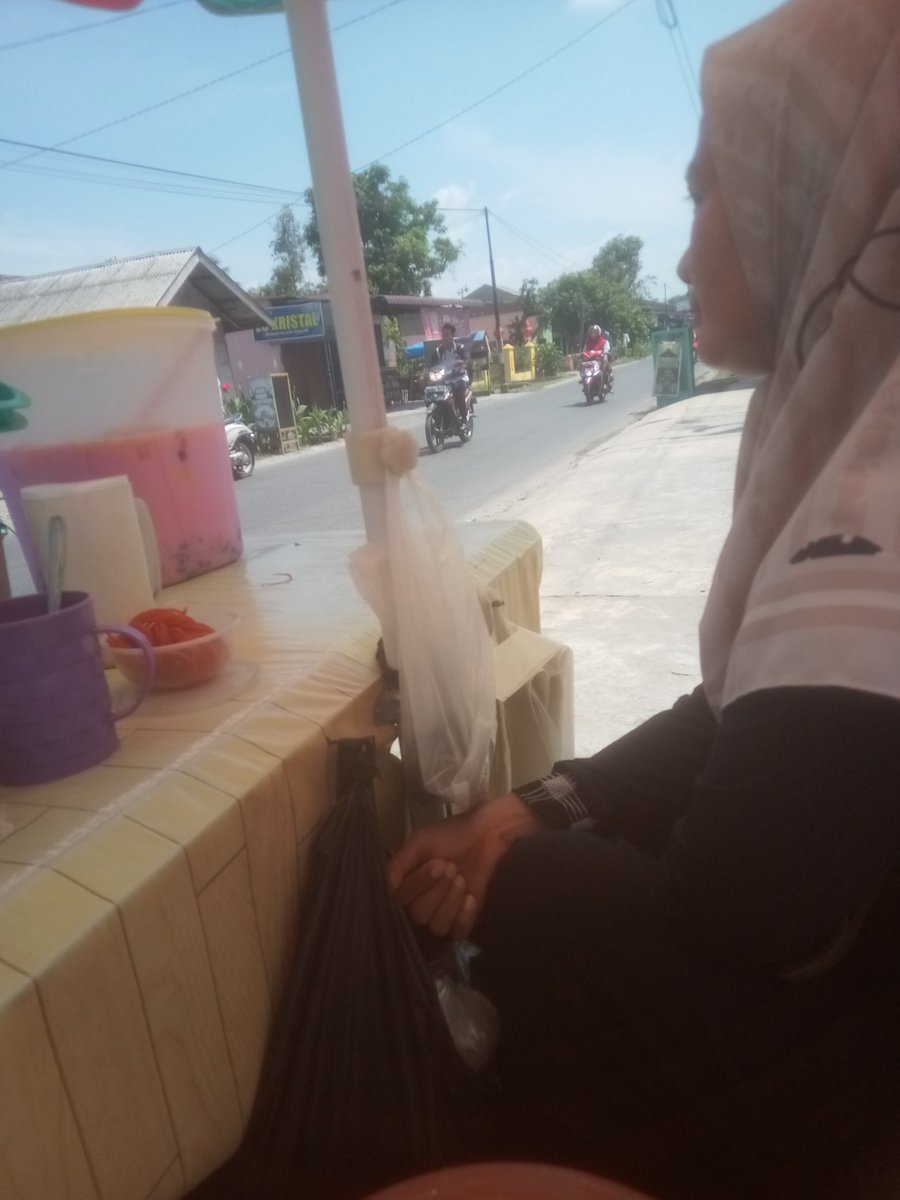 Bismillah.. Senin cerah.. Sehabis 2 hari off nggak jualan es.. Smoga hari ini rezeki cerah secerah cuaca hari ini... Aaminn