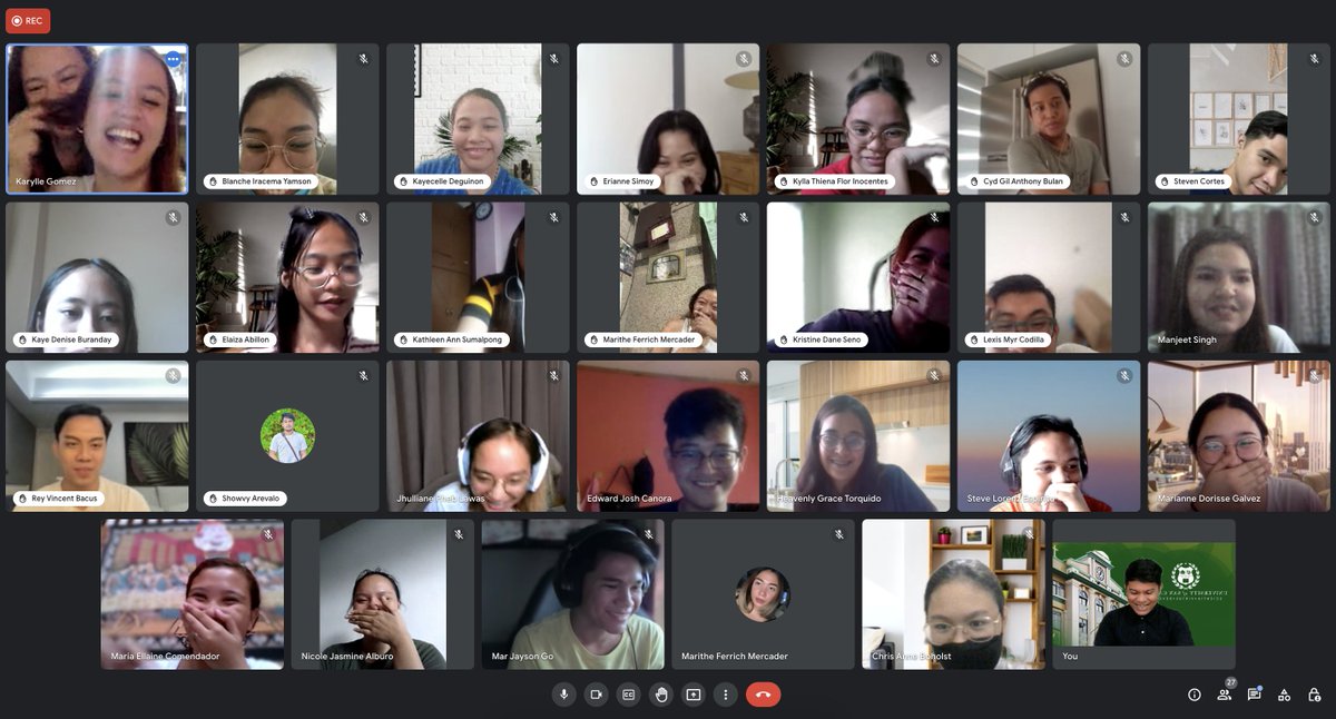 cris_edren's tweet photo. During the Virtual Scavenger Hunt game in class:

Me: Show me your....... Mother.
Student Karylle: (in just a second) https://t.co/Zo8SYfEvv2