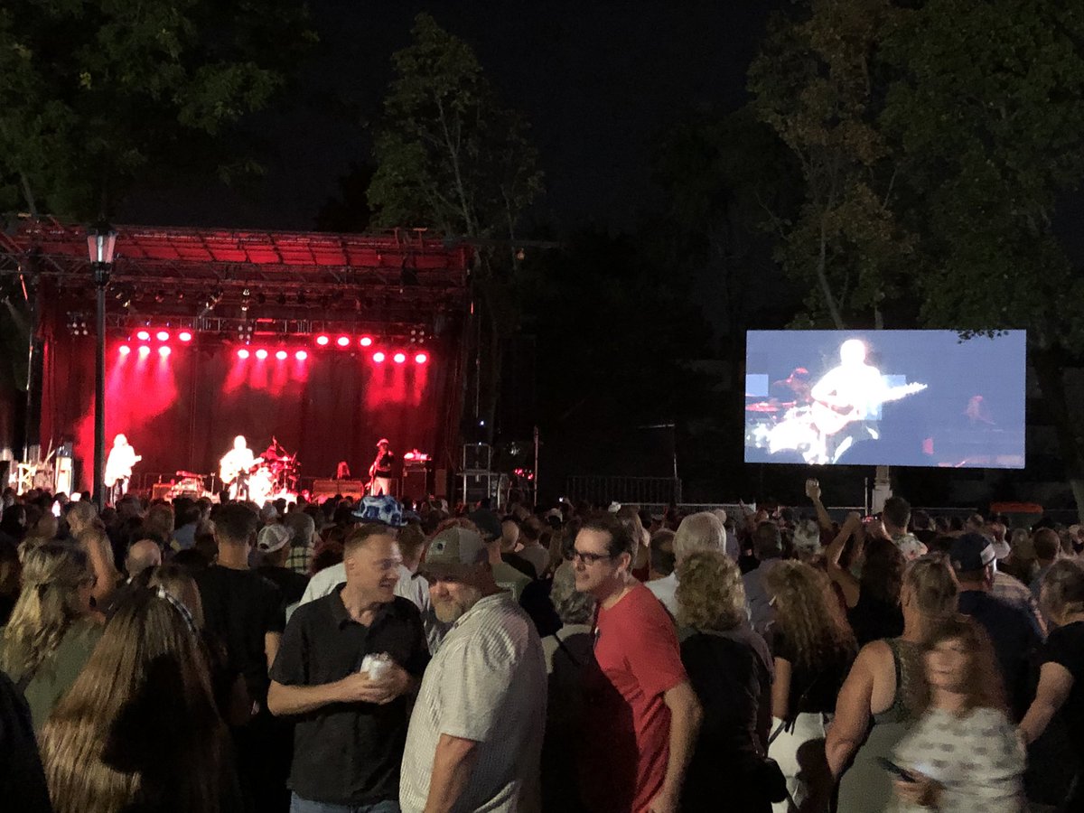 pjofyork's tweet photo. Fantastic evening of music Saturday at #KerrFest #Oakville @KerrVillageBIA :
Superb sets by Teenage Head, The Accolades, Bill Durst, The Box and 54.40.
A great venue and a packed house! https://t.co/WGRGcHWCC6