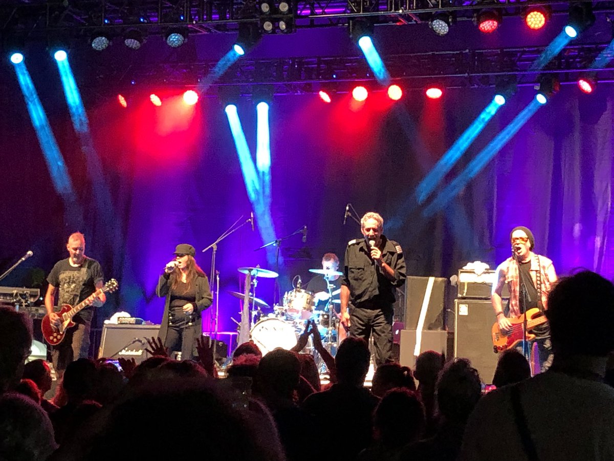 pjofyork's tweet photo. Fantastic evening of music Saturday at #KerrFest #Oakville @KerrVillageBIA :
Superb sets by Teenage Head, The Accolades, Bill Durst, The Box and 54.40.
A great venue and a packed house! https://t.co/WGRGcHWCC6